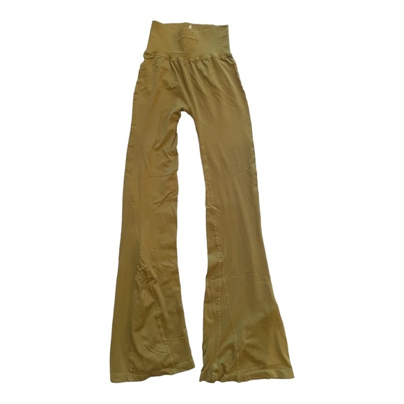 FP MOVEMENT Gods Karma Flare pants in Military Green - xs/s - Picture 2 of 4